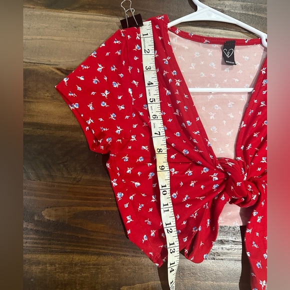 WINDSOR SHORT SLEEVE RED WHITE V NECK TIE KNOT CROP TOP SIZE LARGE - Picture 5 of 9